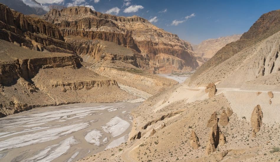 Upper mustang trekking route lendscape